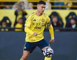 湖人新锐后卫里夫斯赛场暖心之举：为哥哥揭晓宝宝性别