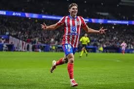 男篮传奇得分后卫曾对科比砍20分，800度近视神准投篮